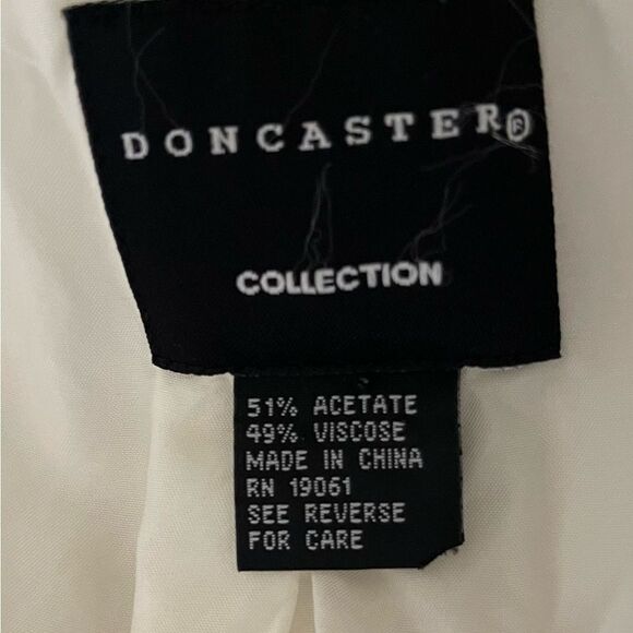 Doncaster collection cropped off white light cream button up jacket approx XXS - Picture 8 of 10